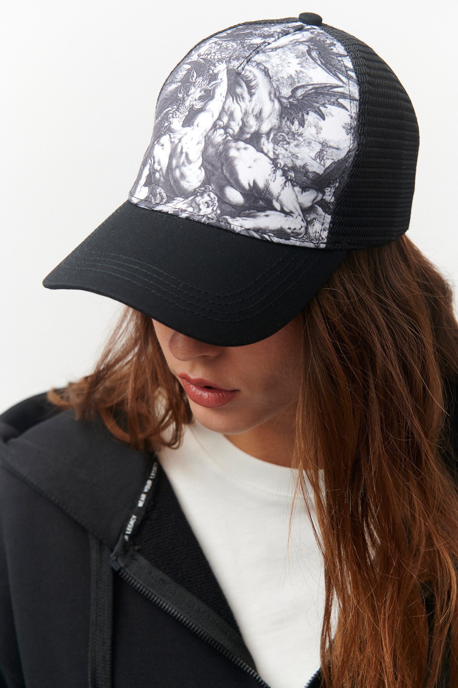 GRAPHIC HAT