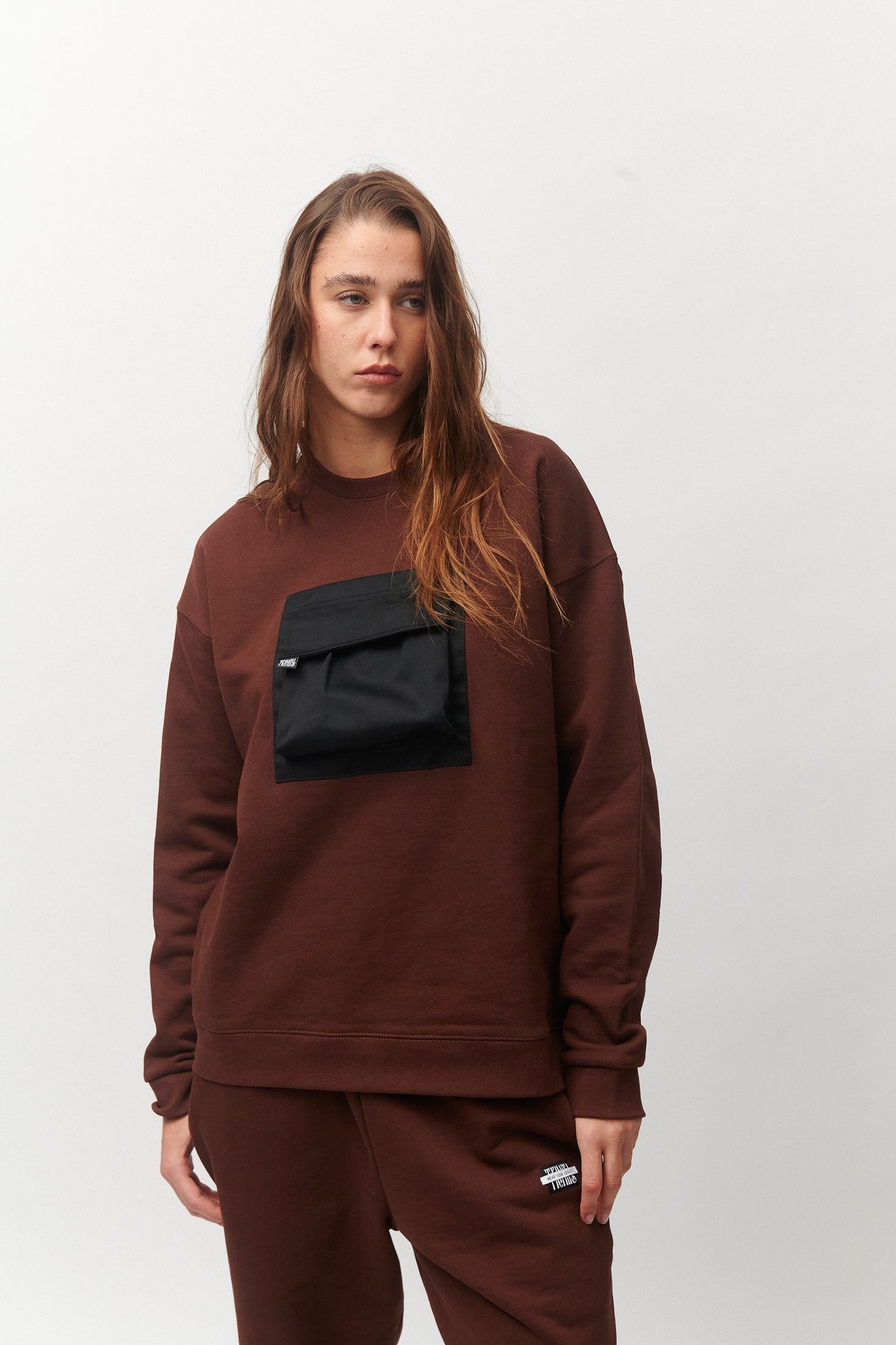 THE UTILITY POCKET CREWNECK
