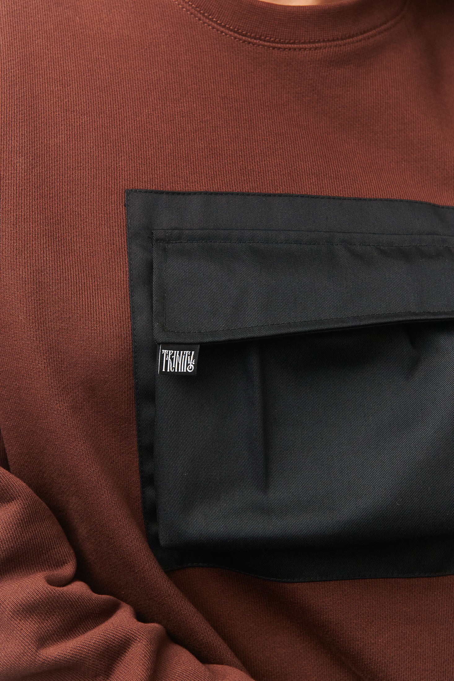 THE UTILITY POCKET CREWNECK